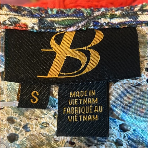 B Anthropologie blouse brand new with tag size small but looks big. - Picture 5 of 7